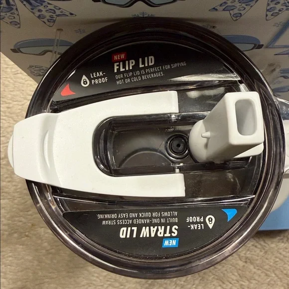 HYDRAPEAK “Ski Blue Bow" Limited Edition Hydrapeak 40oz Voyager Tumbler - Picture 7 of 10